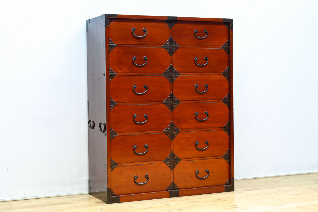 引き出し内部にまで黒漆を施した上質な庄内収納箪笥　BB3113