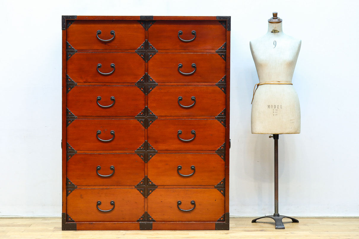 引き出し内部にまで黒漆を施した上質な庄内収納箪笥　BB3113