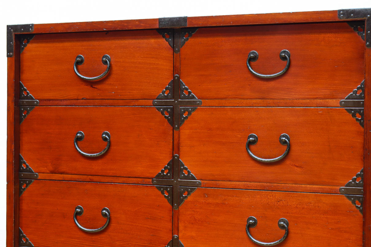 引き出し内部にまで黒漆を施した上質な庄内収納箪笥　BB3113