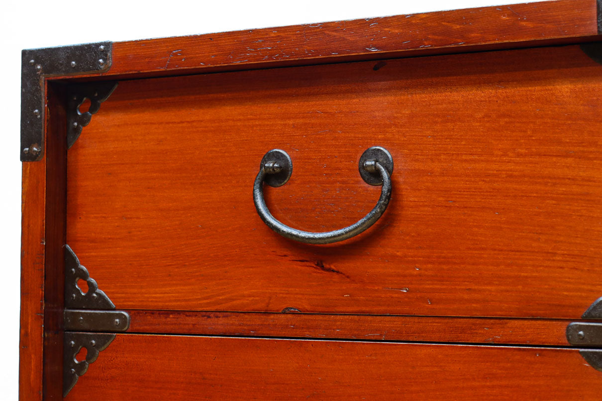 引き出し内部にまで黒漆を施した上質な庄内収納箪笥　BB3113