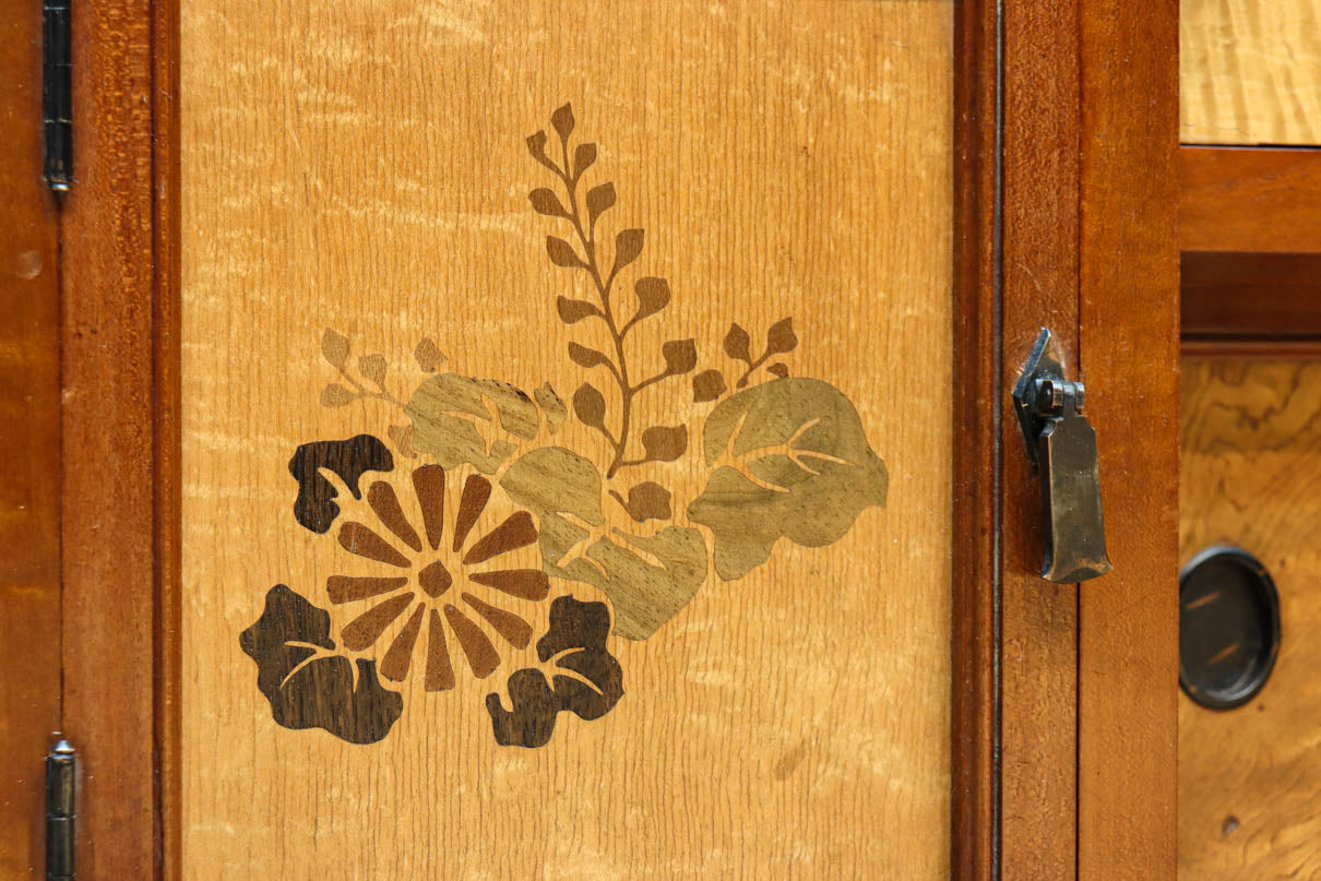 国産ステンドグラスが煌めく魅力的な造りのライティングビューロー　BB3114