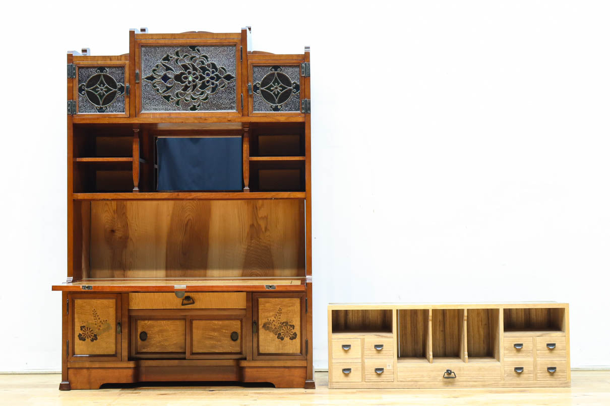 国産ステンドグラスが煌めく魅力的な造りのライティングビューロー　BB3114