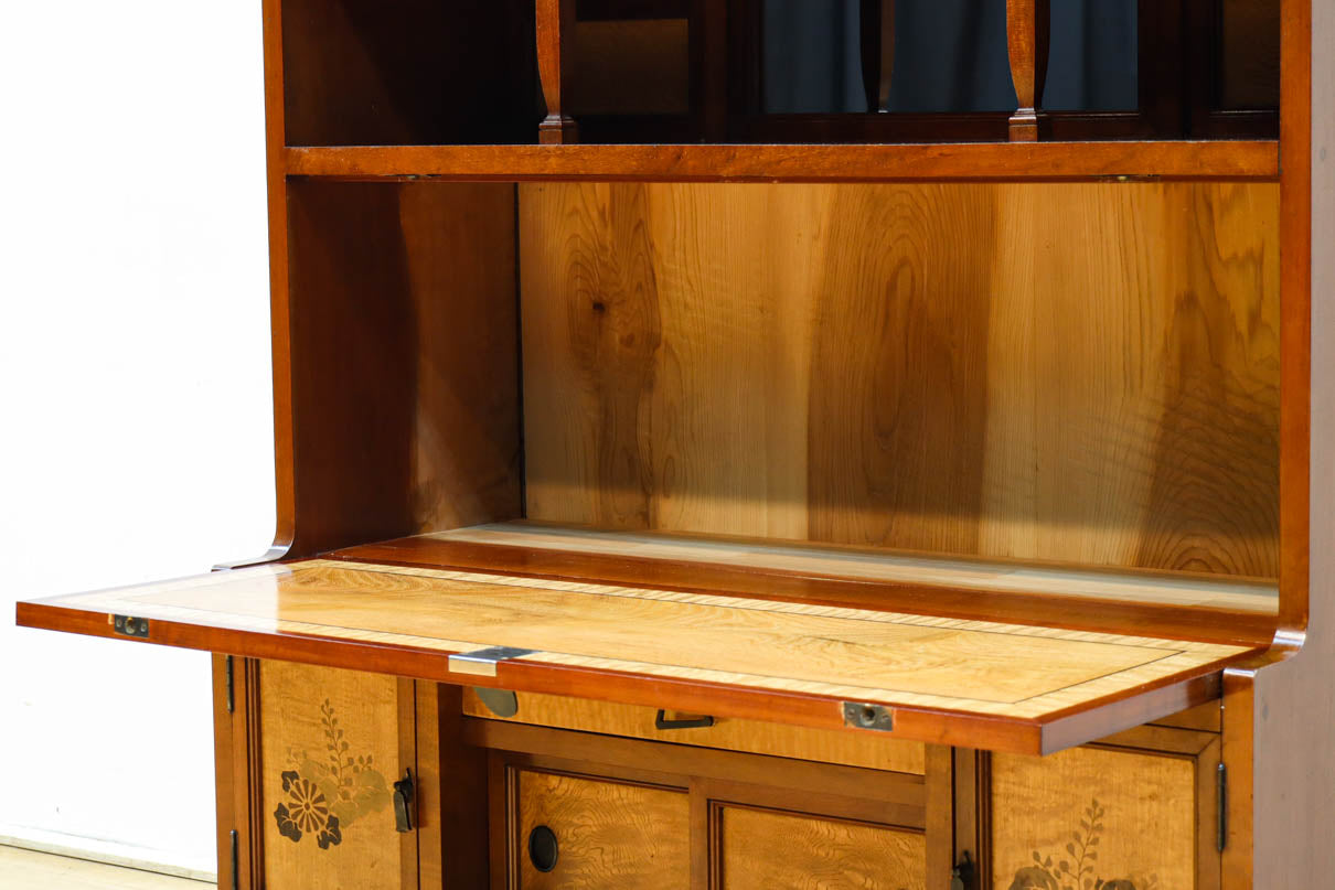 国産ステンドグラスが煌めく魅力的な造りのライティングビューロー　BB3114