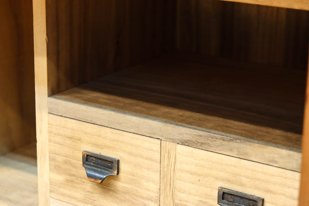 国産ステンドグラスが煌めく魅力的な造りのライティングビューロー　BB3114