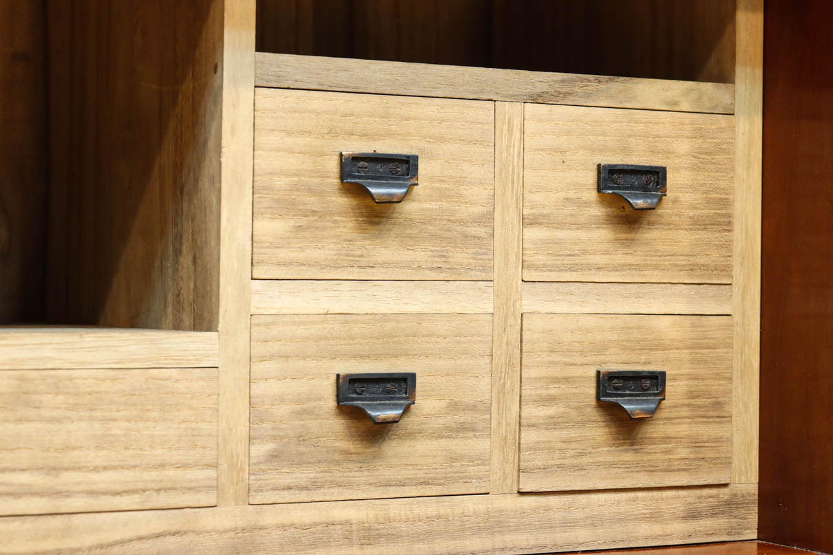 国産ステンドグラスが煌めく魅力的な造りのライティングビューロー　BB3114