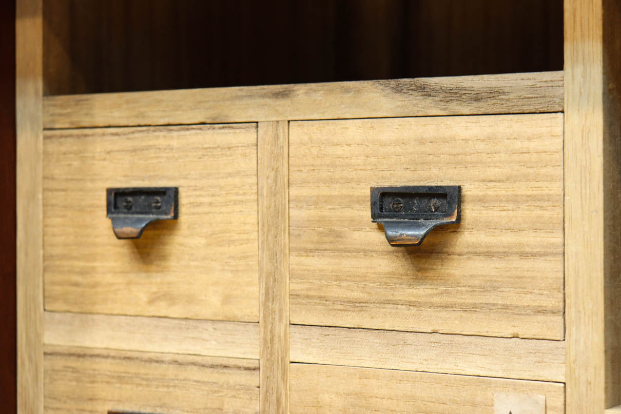 国産ステンドグラスが煌めく魅力的な造りのライティングビューロー　BB3114