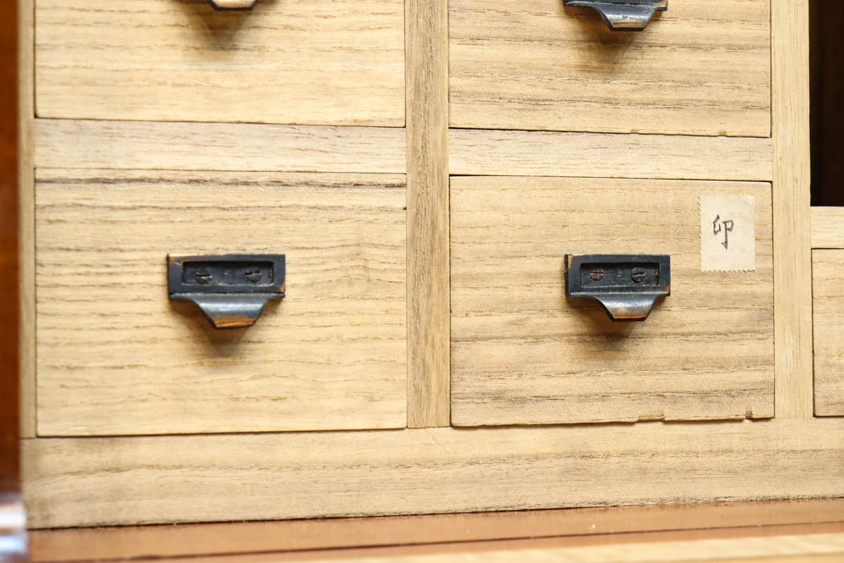 国産ステンドグラスが煌めく魅力的な造りのライティングビューロー　BB3114