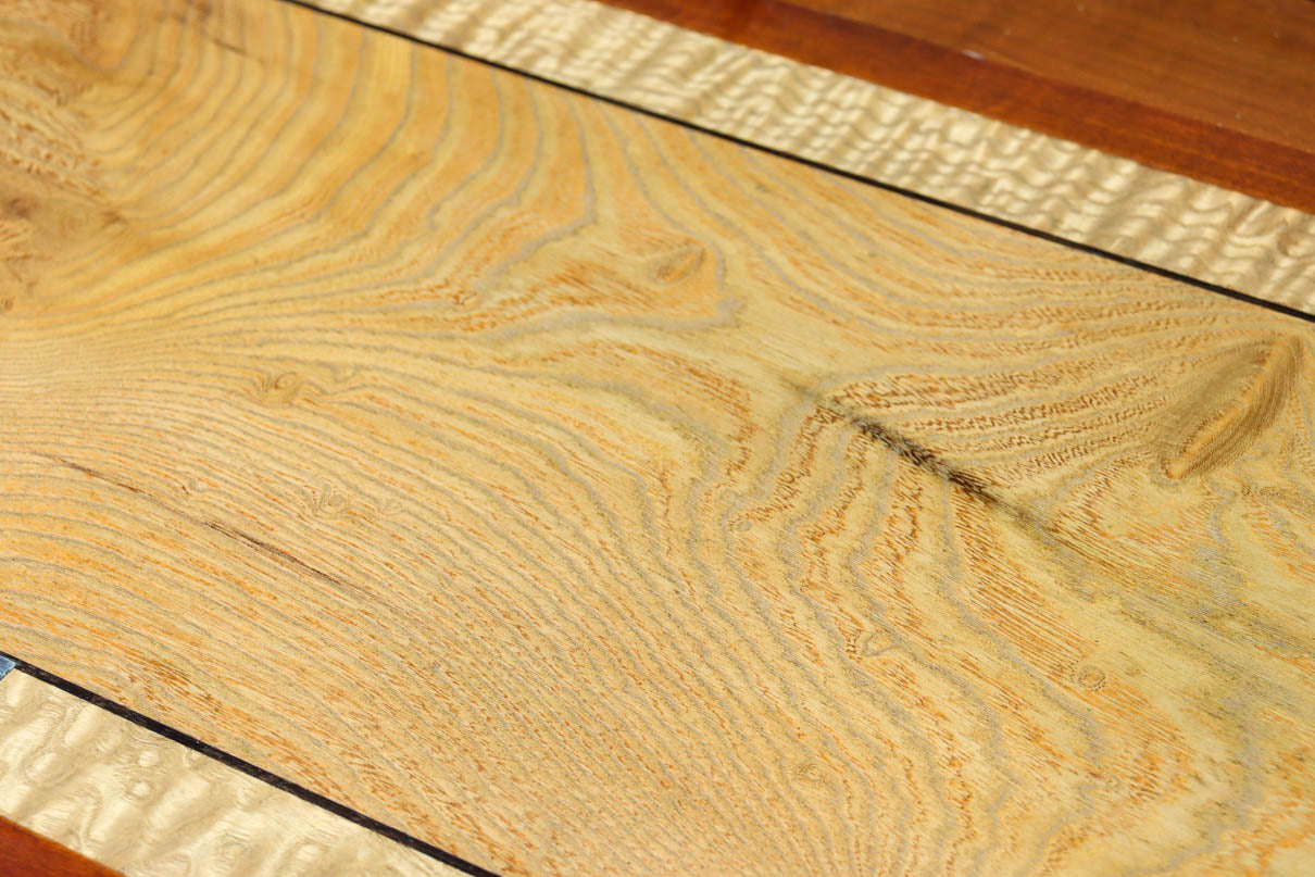 国産ステンドグラスが煌めく魅力的な造りのライティングビューロー　BB3114