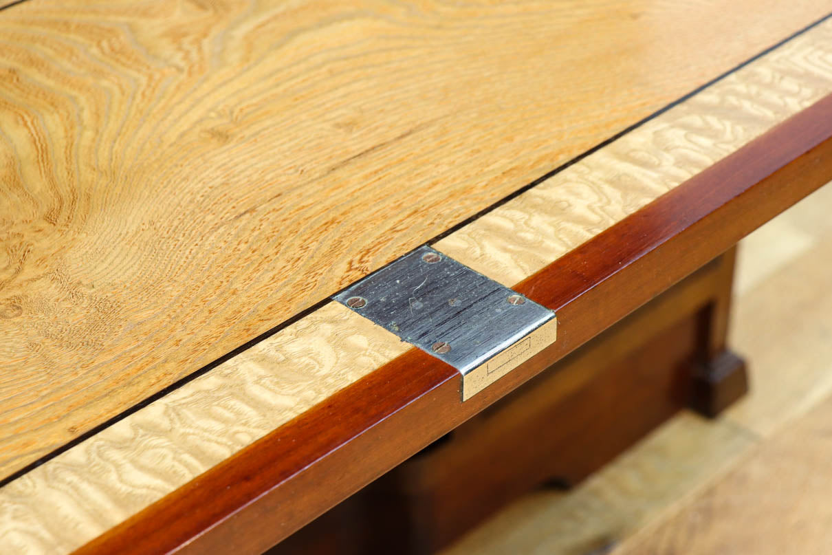 国産ステンドグラスが煌めく魅力的な造りのライティングビューロー　BB3114