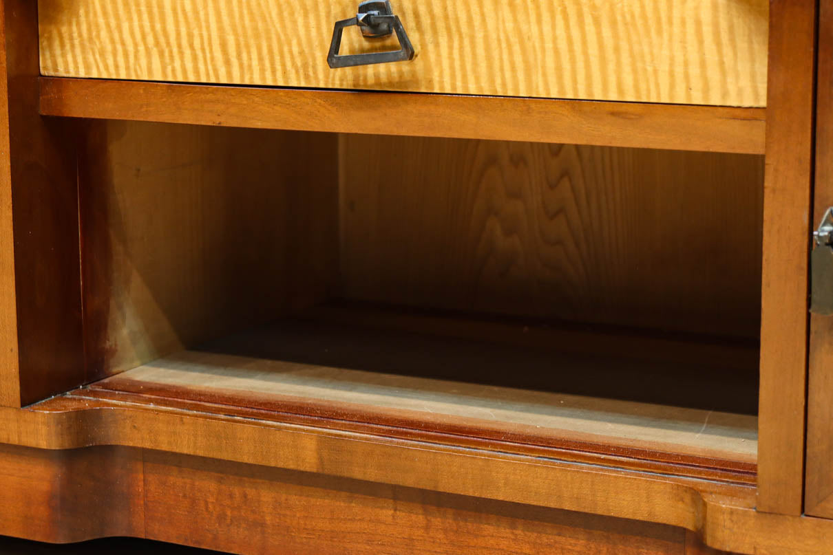 国産ステンドグラスが煌めく魅力的な造りのライティングビューロー　BB3114