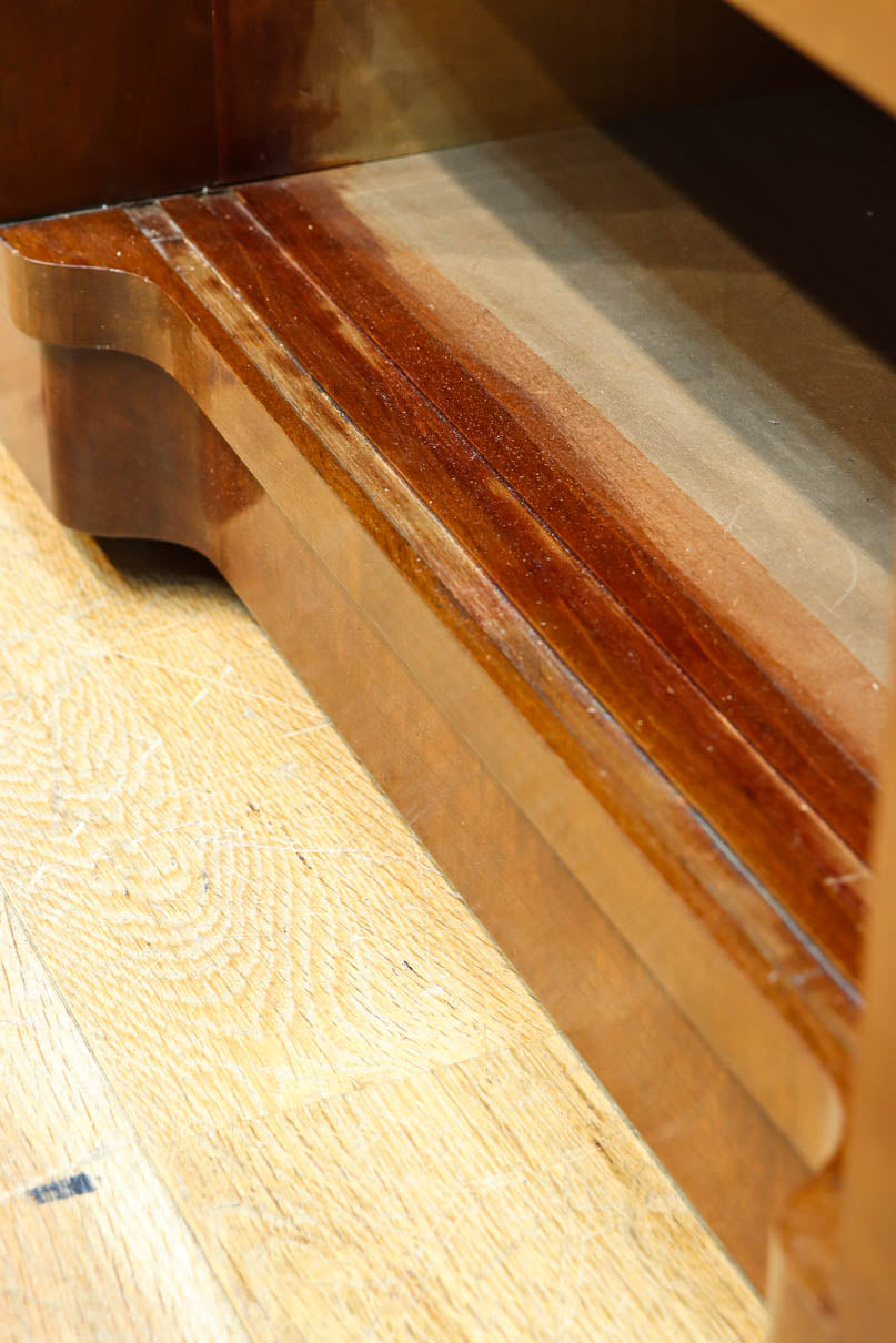 国産ステンドグラスが煌めく魅力的な造りのライティングビューロー　BB3114