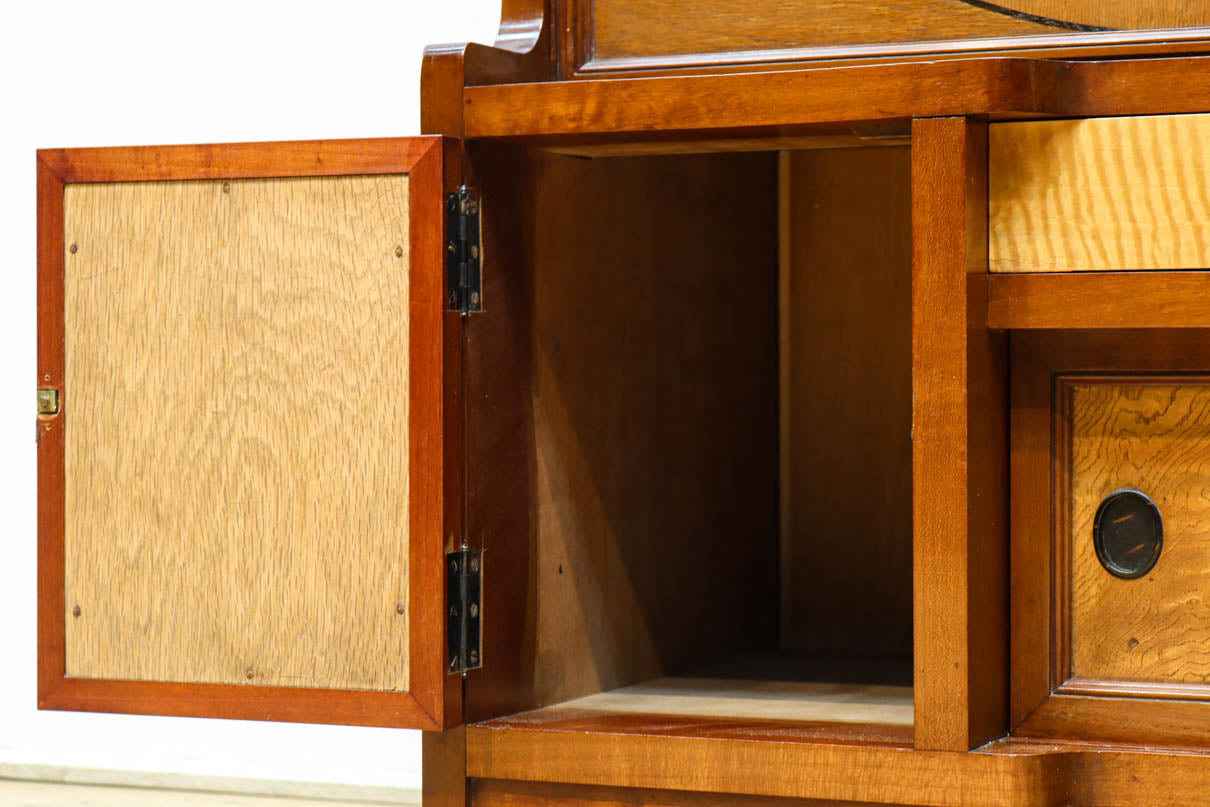 国産ステンドグラスが煌めく魅力的な造りのライティングビューロー　BB3114