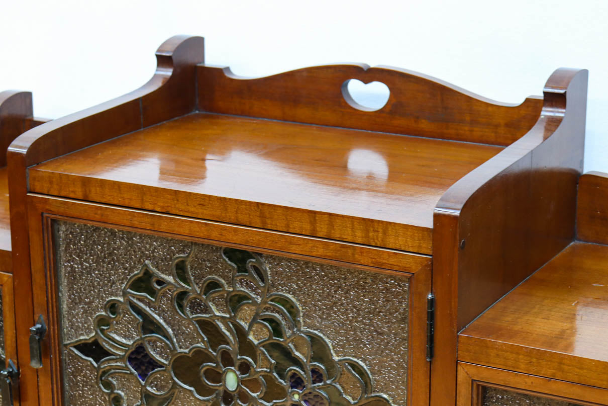 国産ステンドグラスが煌めく魅力的な造りのライティングビューロー　BB3114