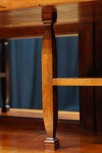 国産ステンドグラスが煌めく魅力的な造りのライティングビューロー　BB3114