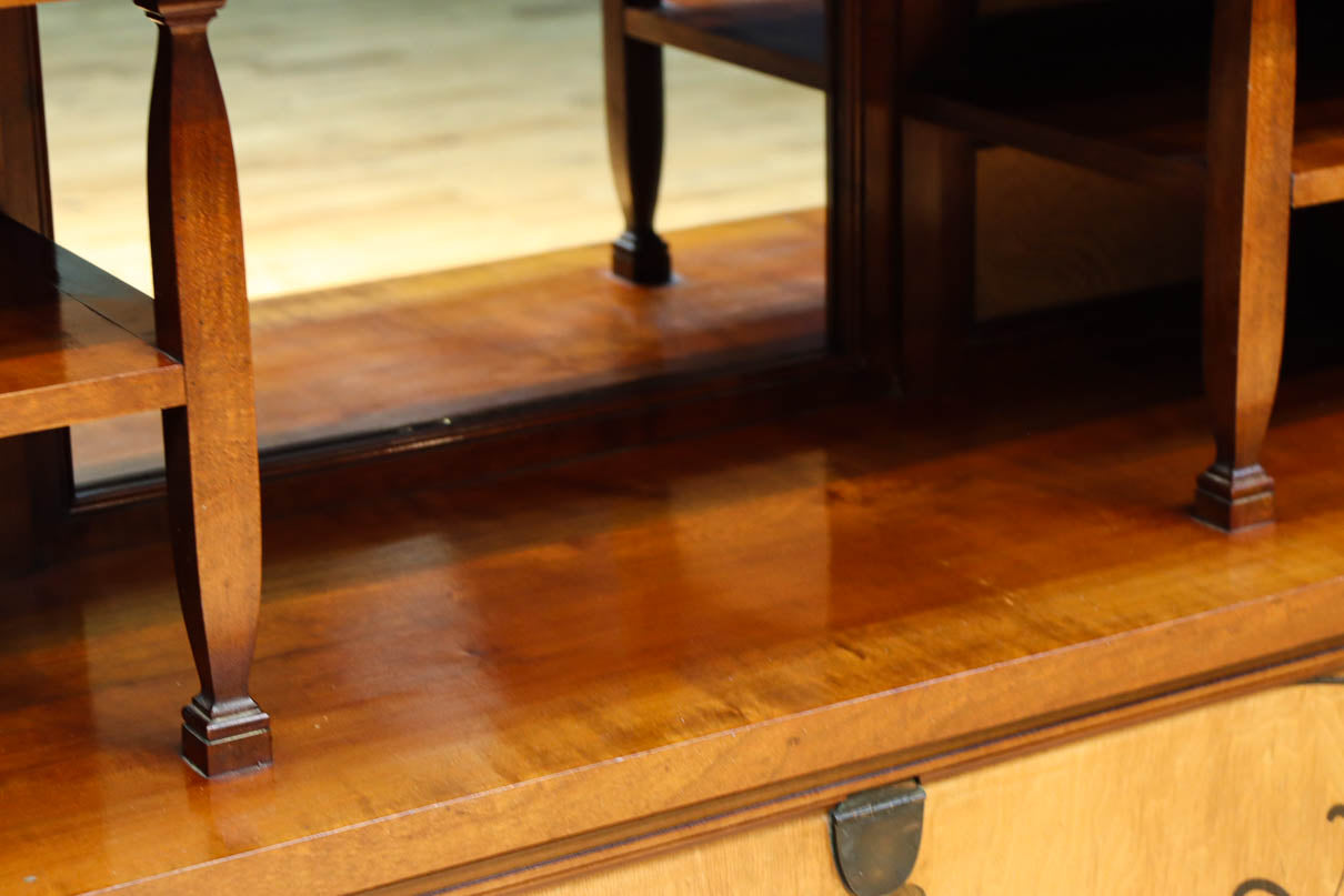 国産ステンドグラスが煌めく魅力的な造りのライティングビューロー　BB3114