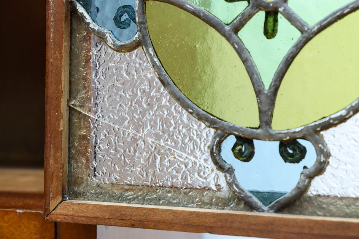 国産ステンドグラスが煌めく魅力的な造りのライティングビューロー　BB3114