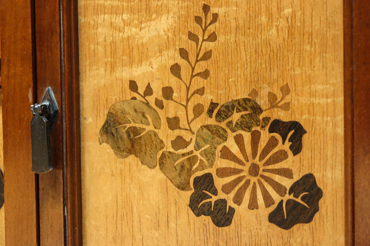 国産ステンドグラスが煌めく魅力的な造りのライティングビューロー　BB3114