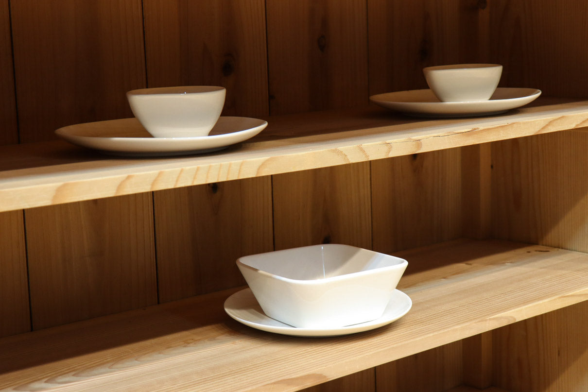 幅900ミリ!! 温かみのある木地色のレトロガラスケース　BB3115