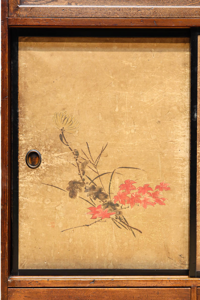 歴史ある味わい深いふすま絵の飛騨地方茶箪笥　BB3116