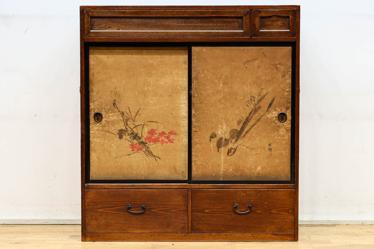 歴史ある味わい深いふすま絵の飛騨地方茶箪笥　BB3116