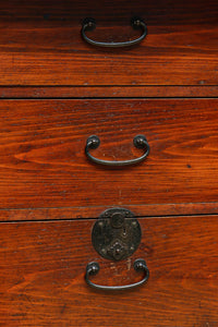 歴史ある味わい深いふすま絵の飛騨地方茶箪笥　BB3116