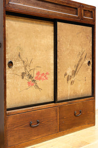 歴史ある味わい深いふすま絵の飛騨地方茶箪笥　BB3116