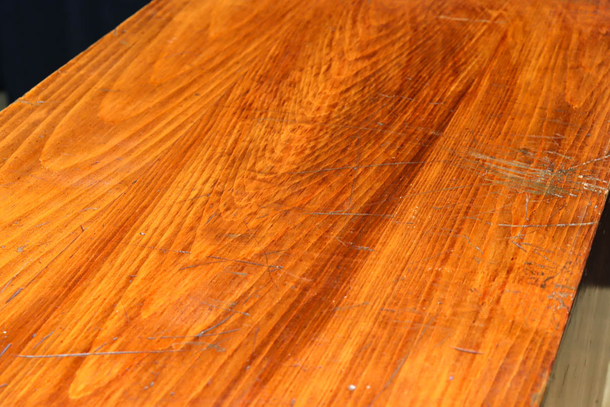 歴史ある味わい深いふすま絵の飛騨地方茶箪笥　BB3116