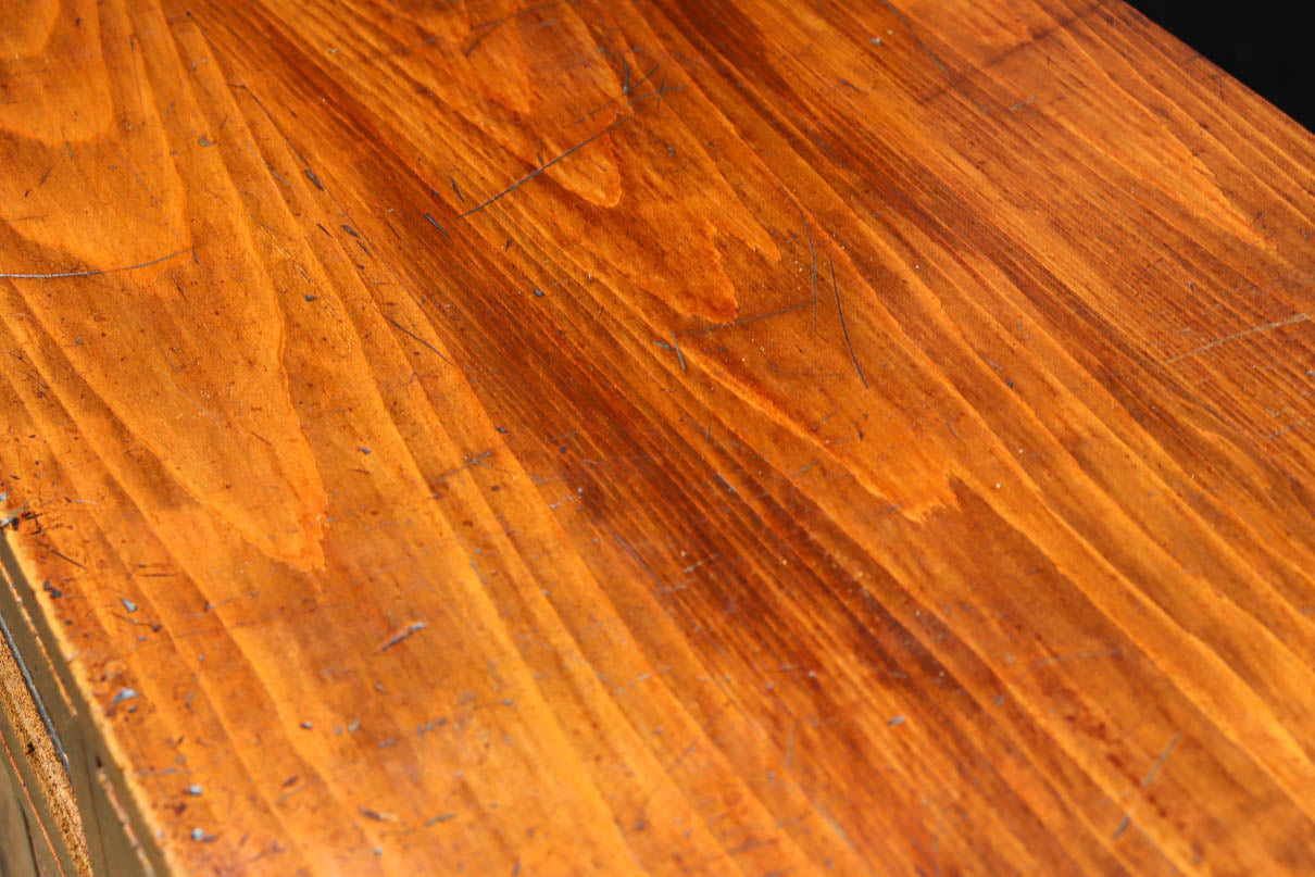 歴史ある味わい深いふすま絵の飛騨地方茶箪笥　BB3116