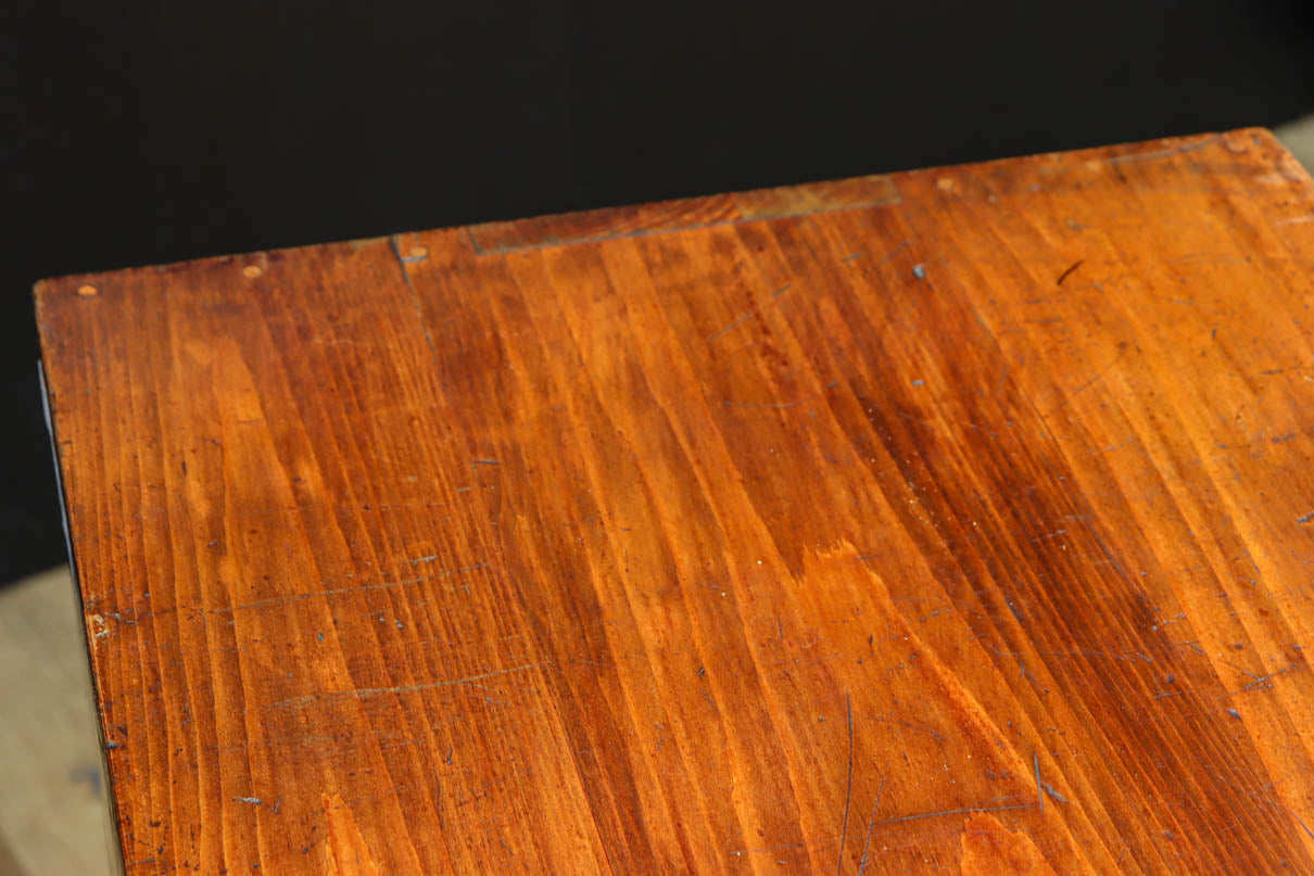 歴史ある味わい深いふすま絵の飛騨地方茶箪笥　BB3116