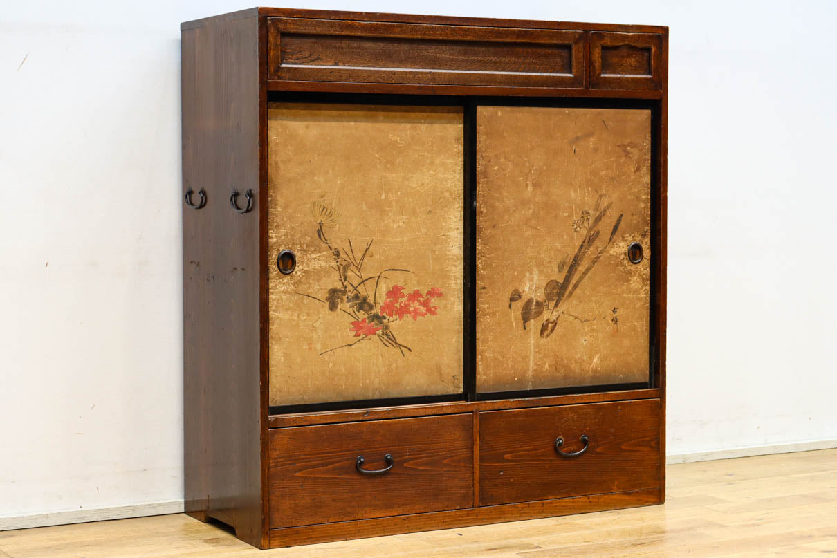 歴史ある味わい深いふすま絵の飛騨地方茶箪笥　BB3116