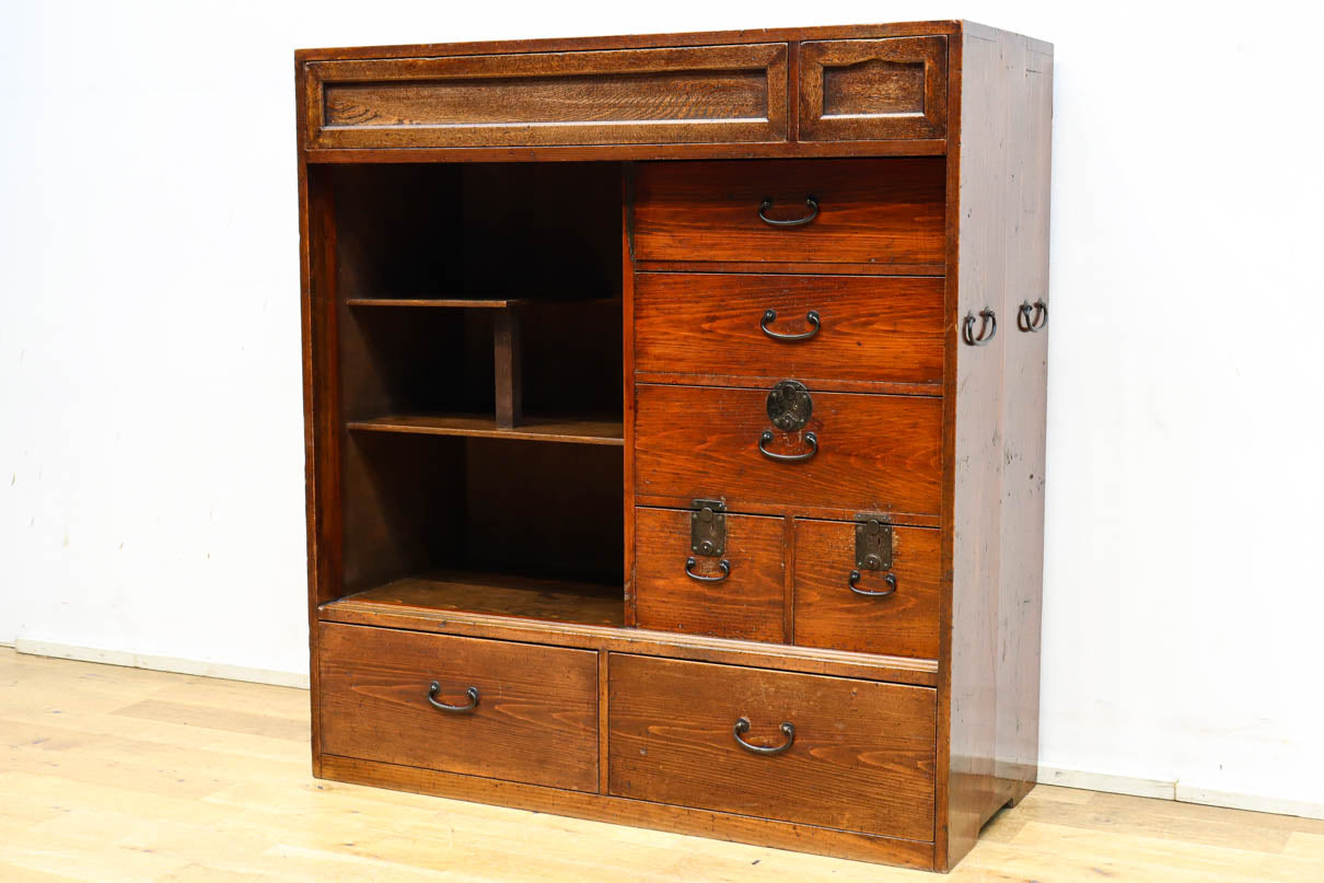 歴史ある味わい深いふすま絵の飛騨地方茶箪笥　BB3116