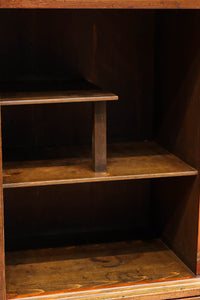 歴史ある味わい深いふすま絵の飛騨地方茶箪笥　BB3116