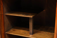 歴史ある味わい深いふすま絵の飛騨地方茶箪笥　BB3116