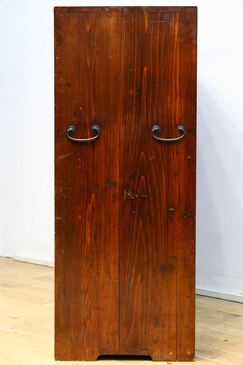 歴史ある味わい深いふすま絵の飛騨地方茶箪笥　BB3116