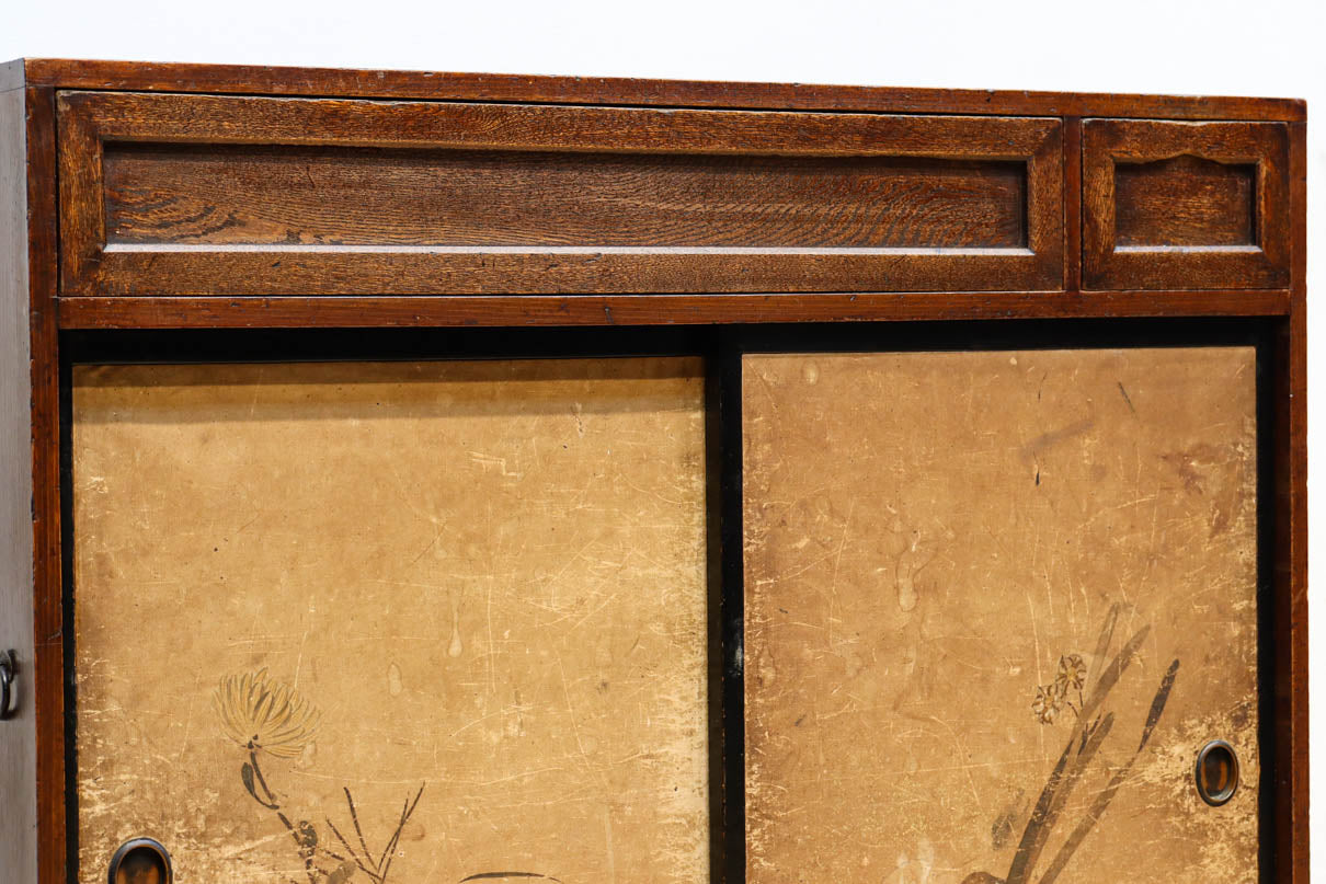 歴史ある味わい深いふすま絵の飛騨地方茶箪笥　BB3116