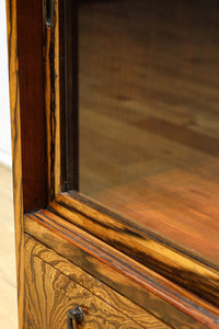 美しいけやきと黒柿杢目の風情溢れる極上茶箪笥　BB3117