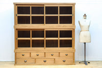 ゆらゆらガラスが引き立つ上品な佇まいをした三段重ねのレトロガラスケース　BB3123