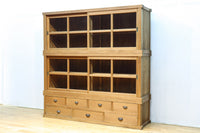 ゆらゆらガラスが引き立つ上品な佇まいをした三段重ねのレトロガラスケース　BB3123