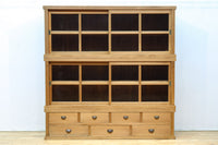 ゆらゆらガラスが引き立つ上品な佇まいをした三段重ねのレトロガラスケース　BB3123