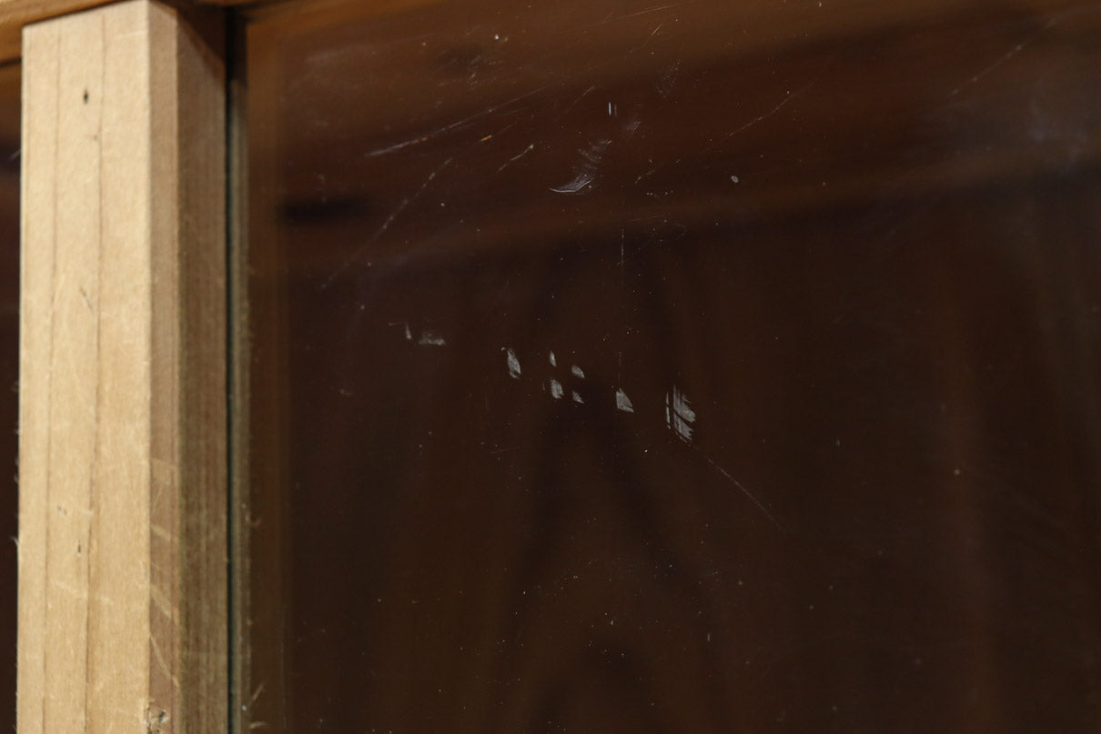 ゆらゆらガラスが引き立つ上品な佇まいをした三段重ねのレトロガラスケース　BB3123