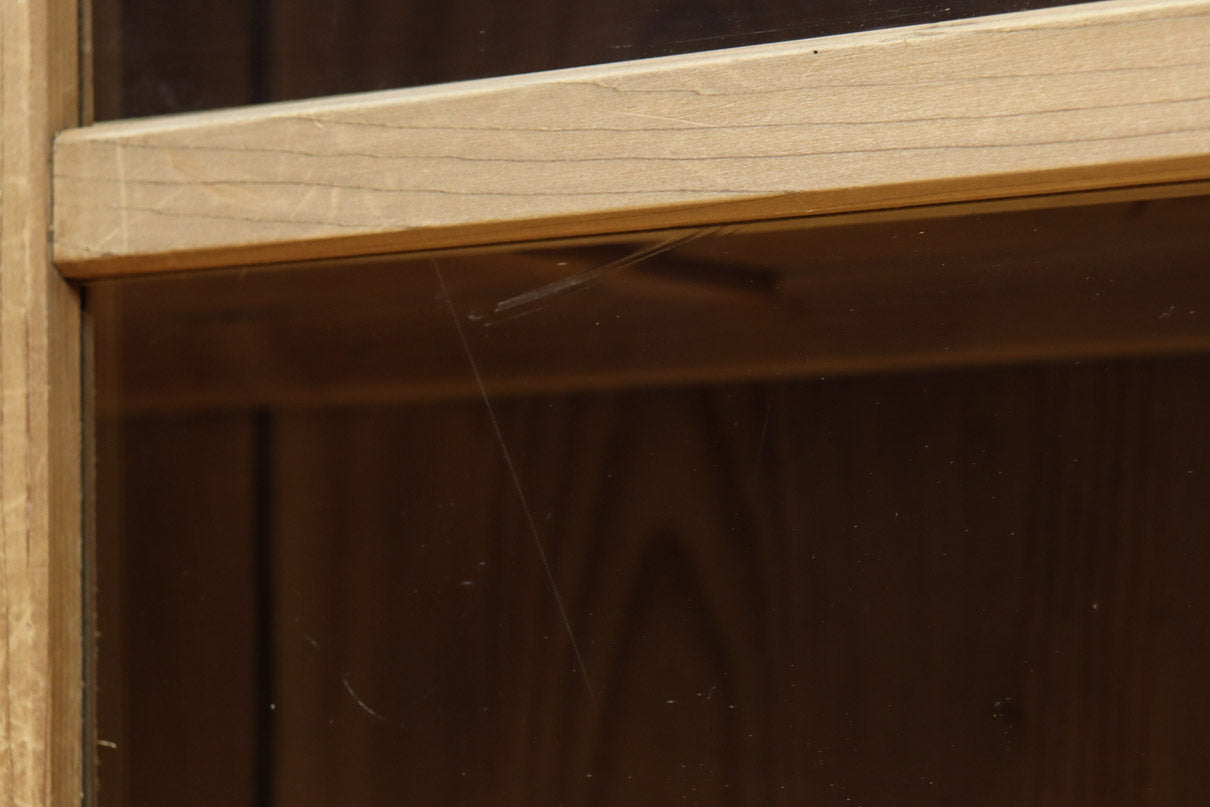 ゆらゆらガラスが引き立つ上品な佇まいをした三段重ねのレトロガラスケース　BB3123