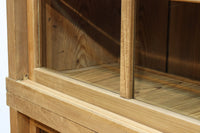 ゆらゆらガラスが引き立つ上品な佇まいをした三段重ねのレトロガラスケース　BB3123