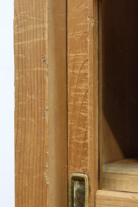 ゆらゆらガラスが引き立つ上品な佇まいをした三段重ねのレトロガラスケース　BB3123