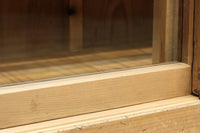 ゆらゆらガラスが引き立つ上品な佇まいをした三段重ねのレトロガラスケース　BB3123