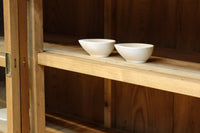 ゆらゆらガラスが引き立つ上品な佇まいをした三段重ねのレトロガラスケース　BB3123