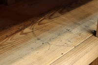 ゆらゆらガラスが引き立つ上品な佇まいをした三段重ねのレトロガラスケース　BB3123