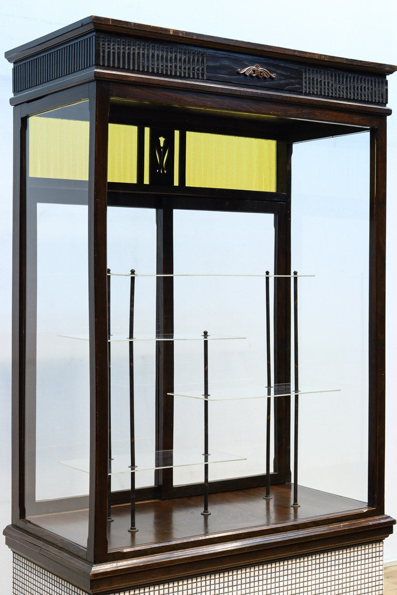 タイル細工を施したレトロ感溢れる稀少アンバー色ガラス4面ショーケース　BB3124