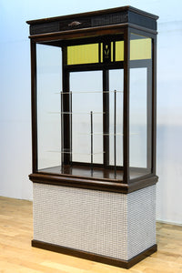 タイル細工を施したレトロ感溢れる稀少アンバー色ガラス4面ショーケース　BB3124