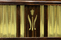 タイル細工を施したレトロ感溢れる稀少アンバー色ガラス4面ショーケース　BB3124