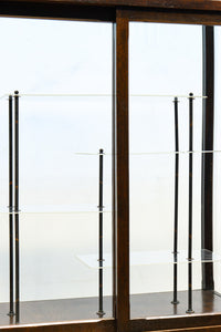 タイル細工を施したレトロ感溢れる稀少アンバー色ガラス4面ショーケース　BB3124